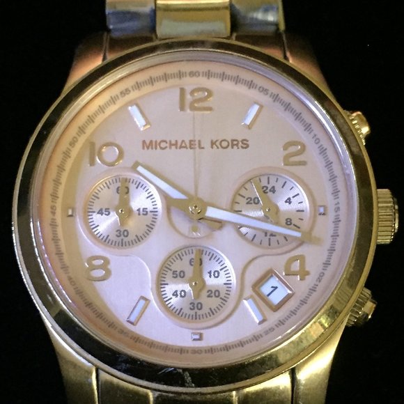 Michael Kors Women's Runway Rose Gold-Tone Watch - Picture 4 of 4